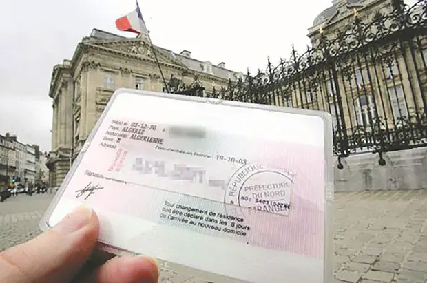 Régularisation de sans-papiers en France en 2023 : Guide complet